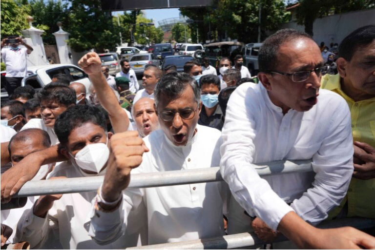 টালমাটাল শ্রীলঙ্কা