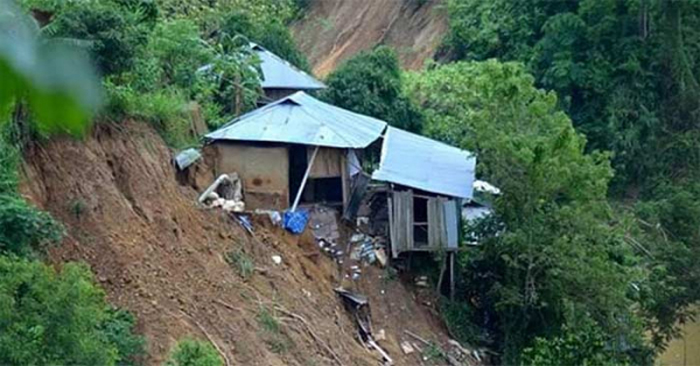  চট্টগ্রামে জলাবদ্ধতা, পাহাড় ধসে নিহত ৪