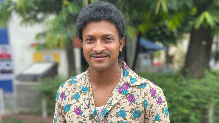 সাকিব এবার বাস কন্ডাক্টর রূপে!