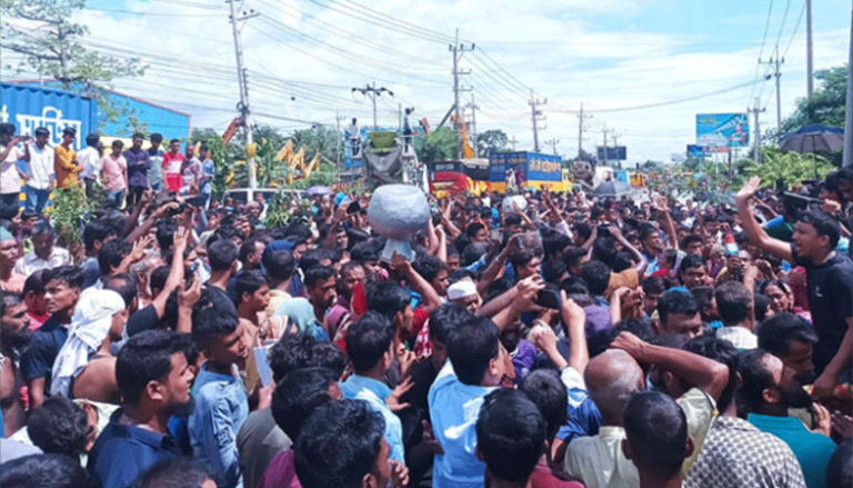 অবৈধ বাসিন্দাদের সরাতে বিদ্যুৎ-পানি বিচ্ছিন্ন/ প্রতিবাদে ঢাকা-চট্টগ্রাম মহাসড়ক অবরোধ
