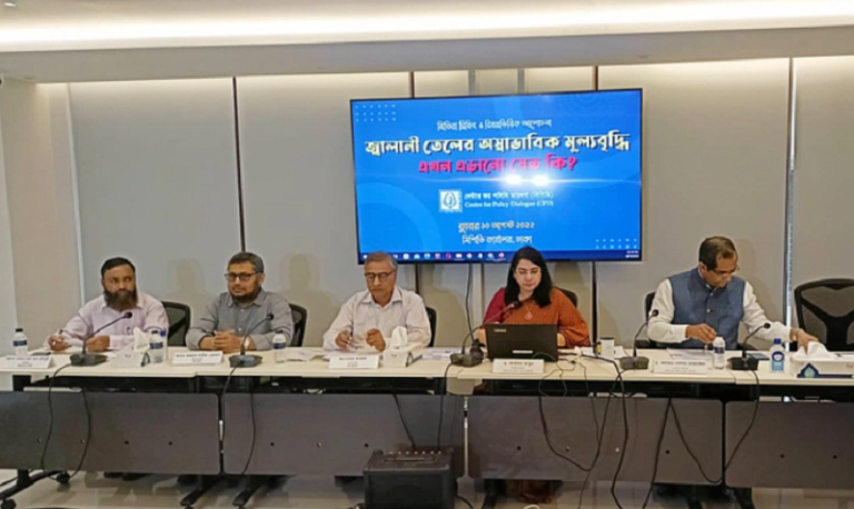 ‘নেপাল ও শ্রীলঙ্কা ছাড়া কোথাও তেলের দাম বাড়তি নেই’
