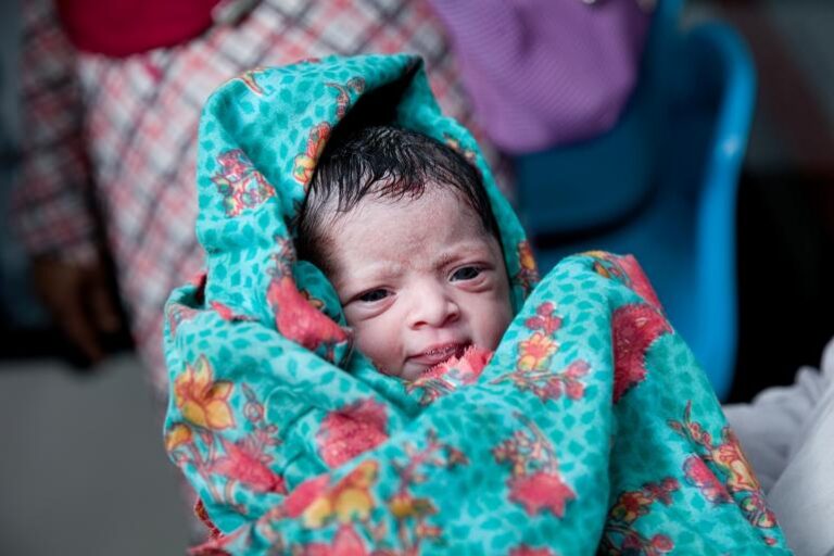 জানা গেল প্রতি চার মিনিটে বাংলাদেশে কত শিশু জন্ম নিচ্ছে