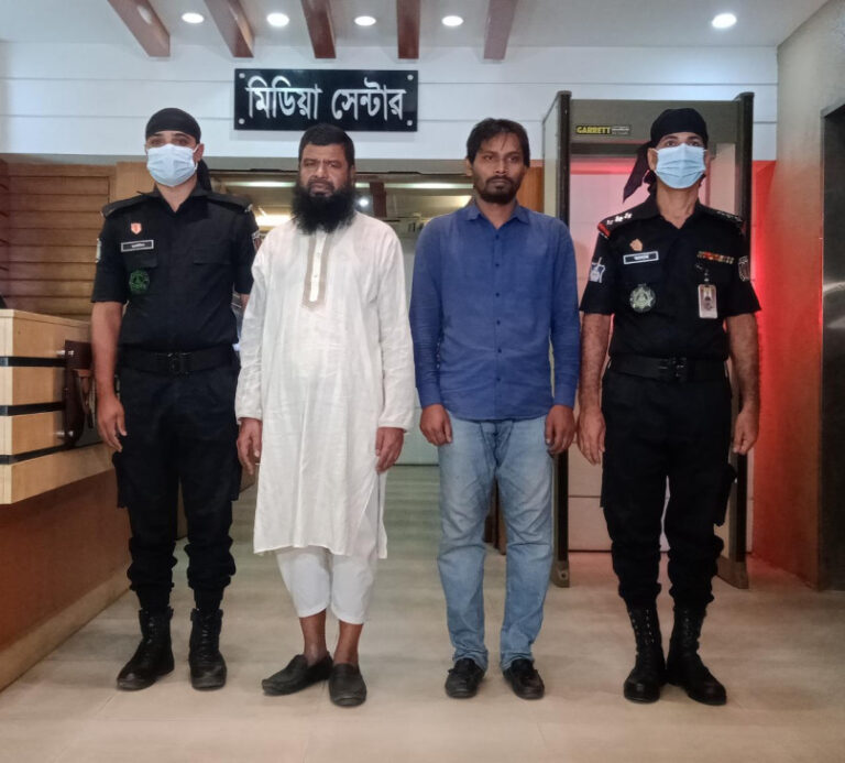 বিদেশে পাঠানোর কথা বলে প্রায় ৩ কোটি টাকা হাতিয়ে নেন তারা