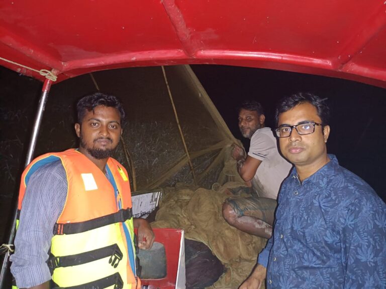 হালদায় গভীর রাতে অভিযানে ৫ হাজার মিটার জাল ও মাছ ধরার নৌকা জব্দ