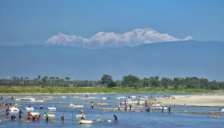 যেভাবে দেখতে যেতে পারেন কাঞ্চনজঙ্ঘা