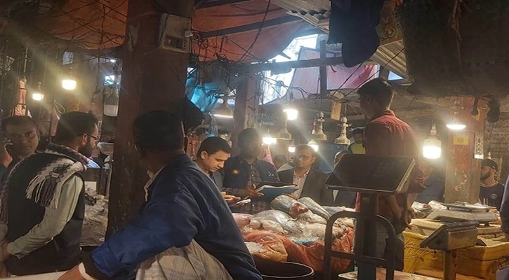 হাটহাজারীতে ওজনে কম দেওয়ায় জরিমনা
