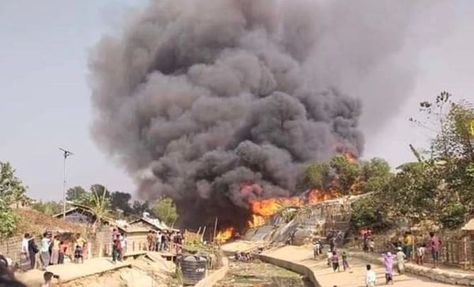 রোহিঙ্গা ক্যাম্পে পুড়লো ২০০০ ঘর