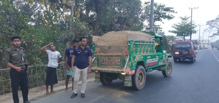 হালদা থেকে বালু উত্তোলনের দায়ে ১ লক্ষ টাকা জরিমানা