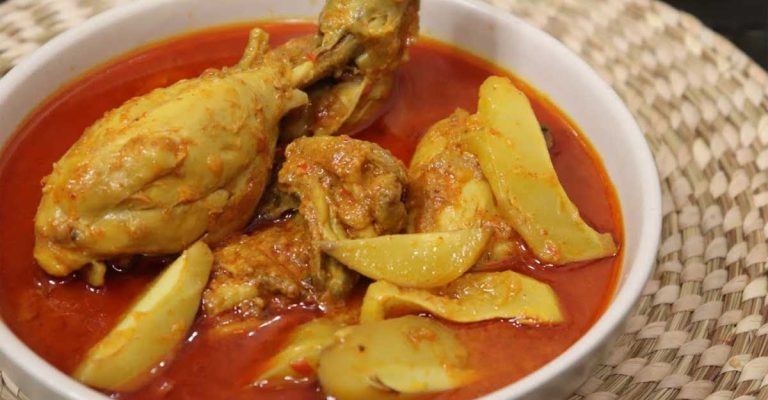 কাঁচা আম দিয়ে মুরগির ঝোল