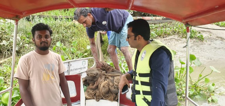 হালদায় অভিযানে ৩ হাজার মিটার নিষিদ্ধ ঘেরাজাল জব্দ