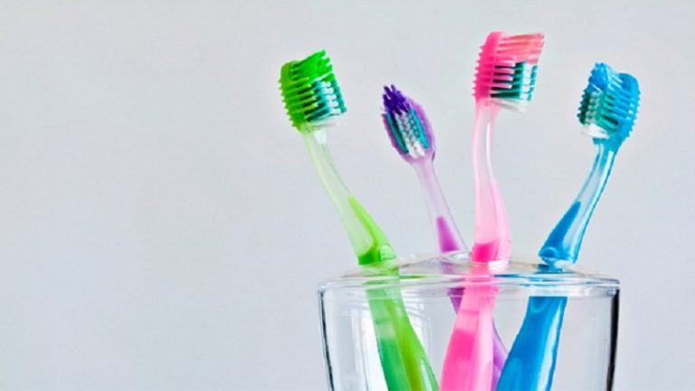 সুস্থ দাঁতের জন্য টুথব্রাশ পরিবর্তন করা জরুরি