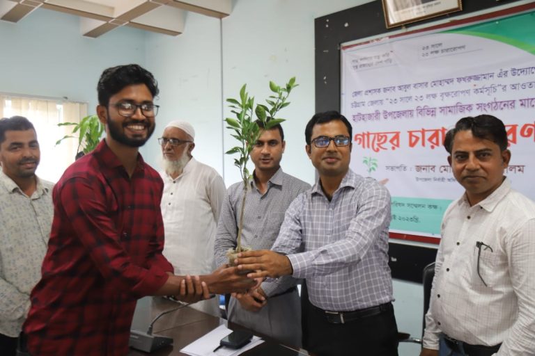 হাটহাজারীতে বিভিন্ন সামাজিক সংগঠনের মাঝে ১৮ হাজার গাছের চারা বিতরণ