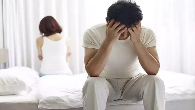 যে লক্ষণগুলোতে বুঝবেন সঙ্গী উৎসাহ হারাচ্ছেন আপনার প্রতি