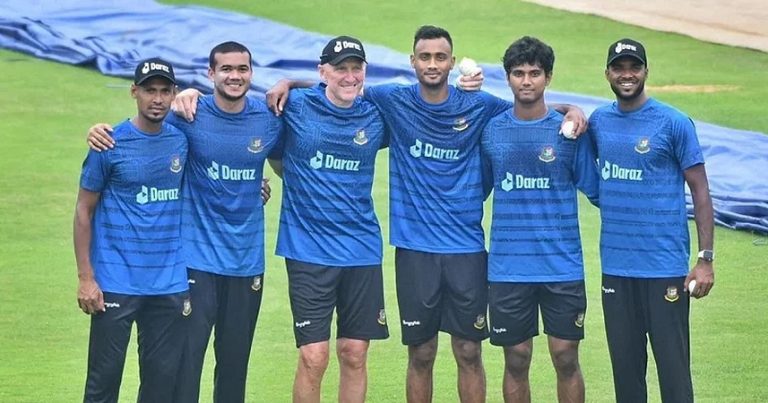 সাবেক শিষ্যদের নিয়ে যা লিখলেন ডোনাল্ড