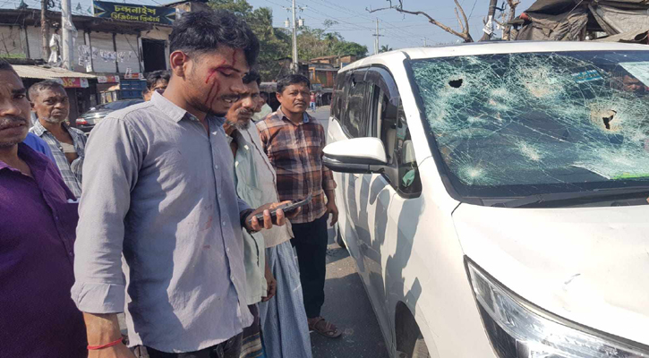 চন্দনাইশে পুলিশের গাড়ি ভাঙচুর