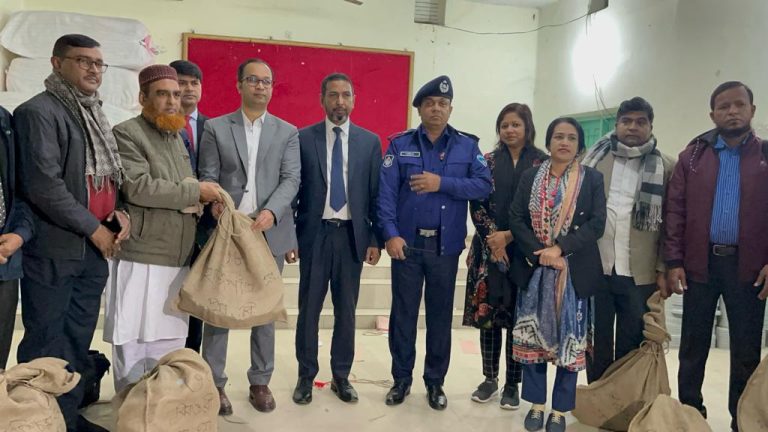 আনোয়ারায় দ্বাদশ সংসদ নির্বাচনের ব্যালট পেপার বিতরণ করলেন ডিসি