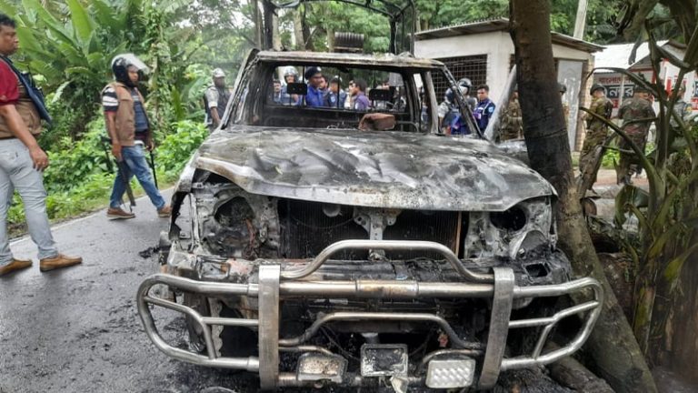 গোপালগঞ্জে এনসিপির পদযাত্রার আগে পুলিশের গাড়িতে আগুন