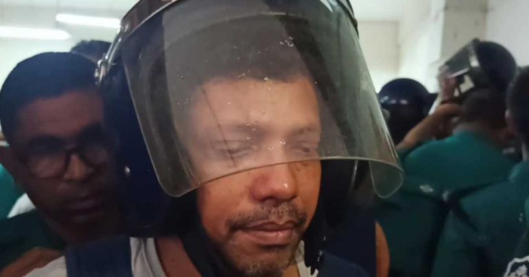 আদালতে অঝোরে কাঁদলেন সাবেক প্রতিমন্ত্রী পলক