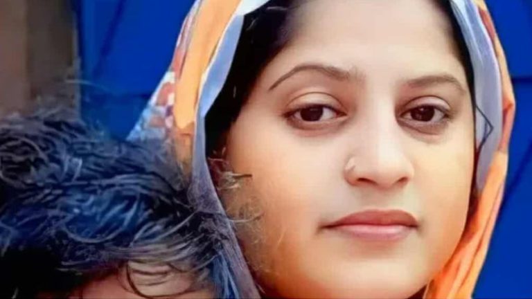 মেয়েকে বাঁচাতে ক্লাসে ছুটে গিয়ে দগ্ধ হন রজনী, পরে হাসপাতালে মৃত্যু
