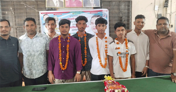 এনসিপি ছেড়ে ছাত্রদলে যোগদান
