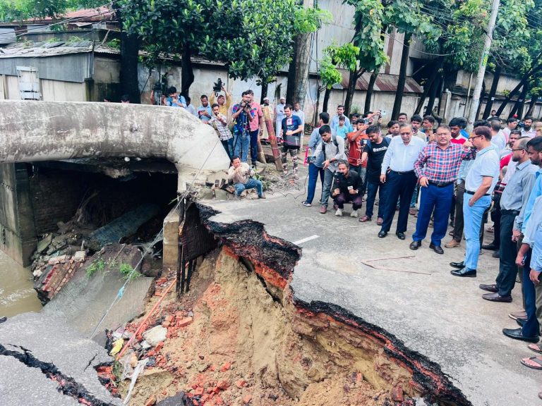 অক্সিজেনের ভাঙা সেতু পুননির্মাণ করবে চসিক: মেয়র