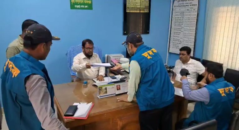 খাগড়াছড়িতে জেলা কৃষি সম্প্রসারণ অধিদপ্তরে দুদকের অভিযান