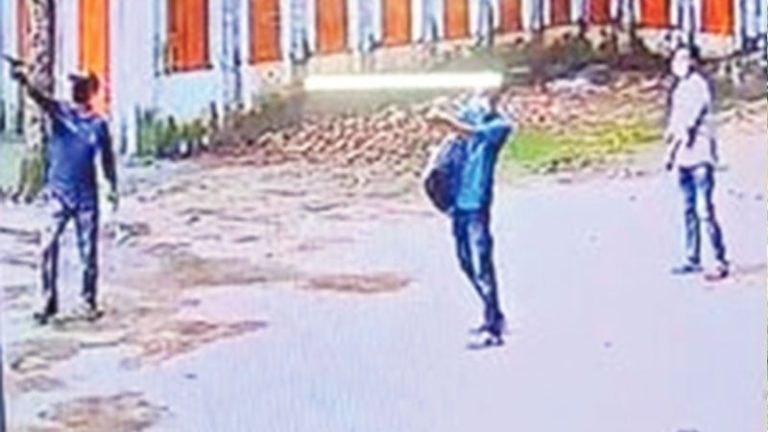 ব্যবসায়ীর বাড়িতে গুলিতেও সাজ্জাদ বাহিনী