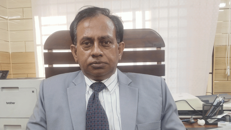 ১৭ বিয়ে, রাতের আঁধারে পালানোর সময় আটক সেই বন কর্মকর্তা