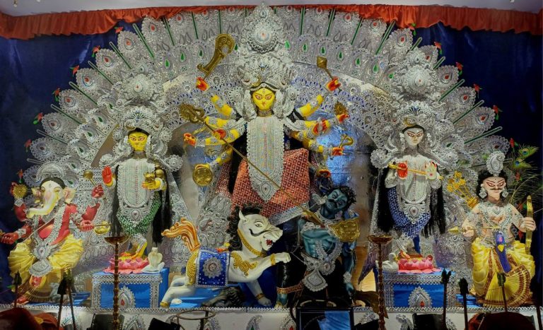 শারদীয় দুর্গোৎসবে আজ মহাষষ্ঠী