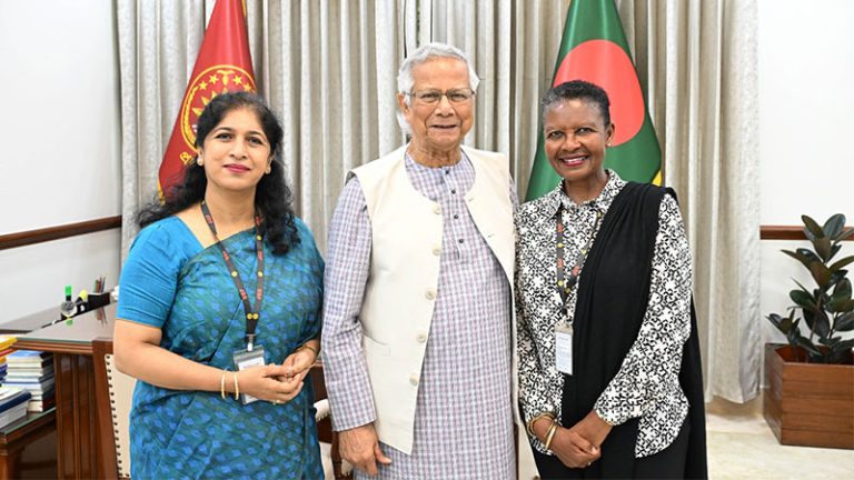 তরুণরা পরিবর্তনের এক প্রবল তৃষ্ণা দেখাচ্ছে