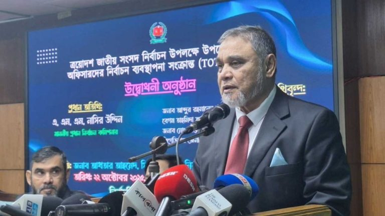 নিরপেক্ষভাবে দায়িত্ব পালনের নির্দেশ সিইসি’র