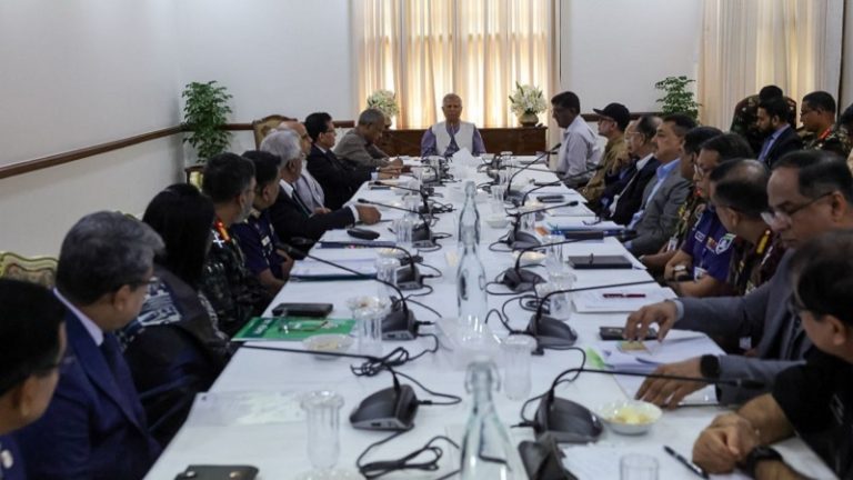 নির্বাচন প্রস্তুতি নিয়ে প্রধান উপদেষ্টার সভাপতিত্বে উচ্চপর্যায়ের বৈঠক