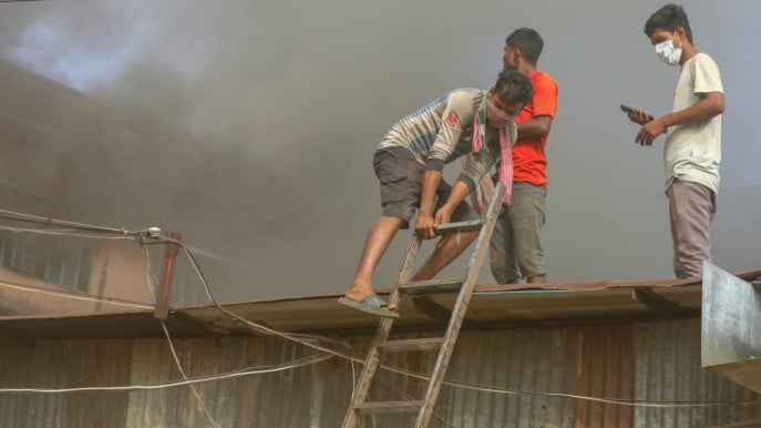 চট্টগ্রামে কম্বলের গোডাউনে আগুন