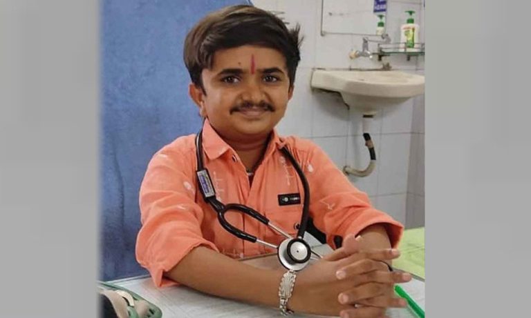 পাঁচ লাখে কিনতে চেয়েছিল সার্কাসদল, তিন ফুট উচ্চতার গনেশ এখন এমবিবিএস ডাক্তার