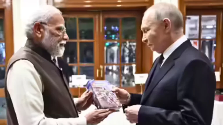 পুতিন কে রুশ ভাষায় অনূদিত গীতা উপহার দিলেন মোদি