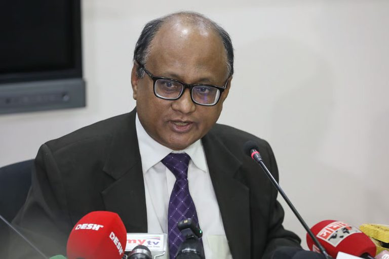 ৫ আগস্টের পর দুর্নীতিবাজদের কোটি টাকায় সীমান্ত পার করে দিয়েছেন রাজনৈতিক এলিটরা: দুদক চেয়ারম্যান