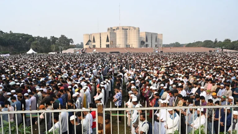 ওসমান হাদির জানাজা সম্পন্ন, দাফনের প্রস্তুতি