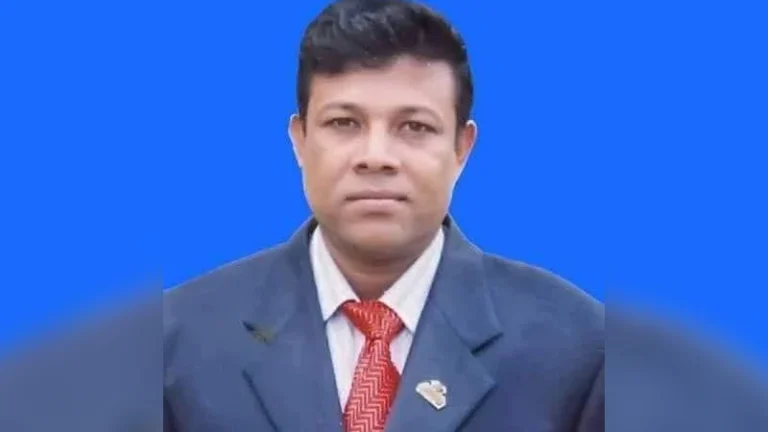 কলেজশিক্ষককে গলা কেটে হত্যা, ক্ষোভে প্রতিবেশীর বাড়িতে জনতার দেওয়া আগুনে বৃদ্ধার মৃত্যু