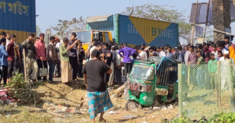 মিরসরাইয়ে মাদ্রাসা শিক্ষার্থীসহ দুজনের মৃত্যু