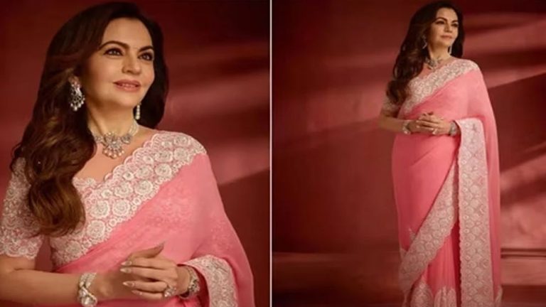 নজর কাড়লেন নীতা আম্বানি