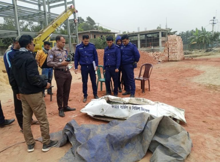 সীতাকুণ্ডে ডাকাত ঠেকাতে গিয়ে নৌকাডুবিতে দুই জাহাজ শ্রমিক নিহত