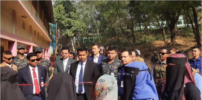 ‘উৎসবমুখর পরিবেশে’ মানুষ ভোট দিচ্ছে: চট্টগ্রামের রিটার্নিং কর্মকর্তা
