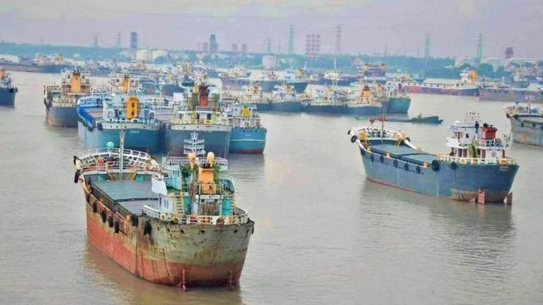 ২৭ হাজার টন ডিজেল নিয়ে চট্টগ্রাম বন্দরে জাহাজ