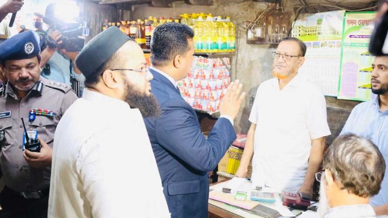 নিত্যপ্রয়োজনীয় পণ্যের দাম কমিয়ে দৃষ্টান্ত স্থাপনের আহ্বান ডিসির