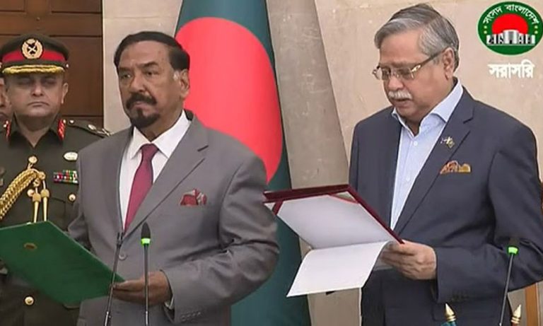 স্পিকার-ডেপুটি স্পিকারকে শপথ পড়ালেন রাষ্ট্রপতি
