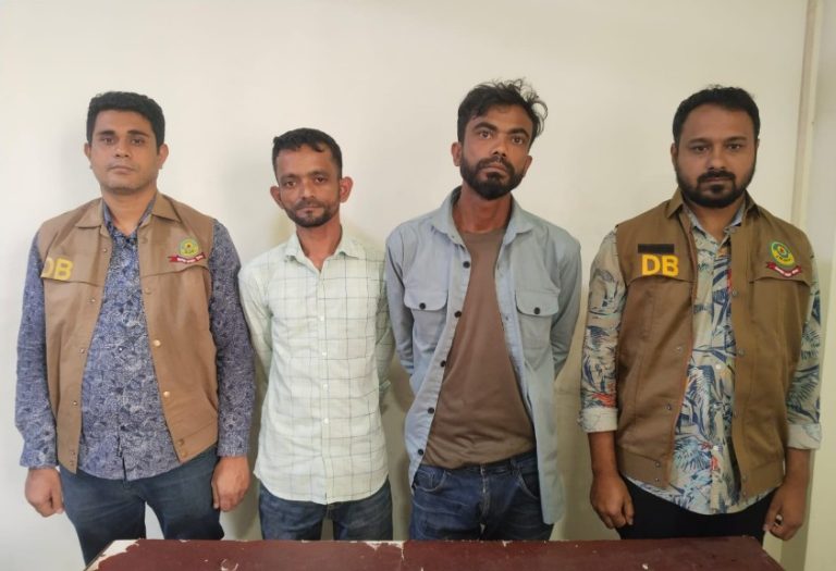 শীর্ষ সন্ত্রাসী বুইশ্যার ভাই শাবুসহ দুই ছিনতাইকারী গ্রেফতার