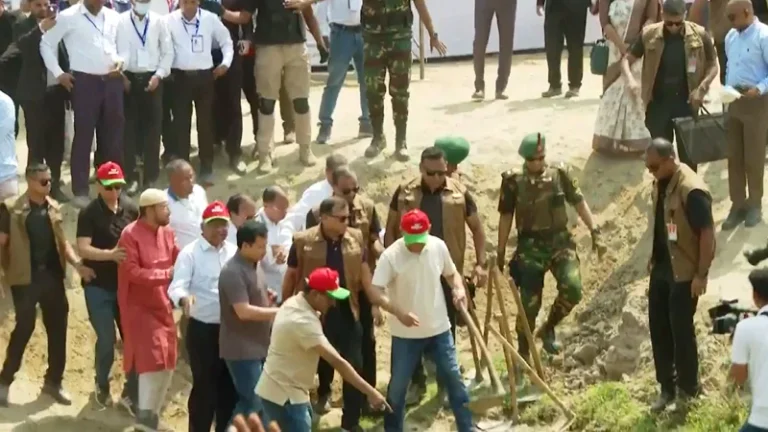 নিজ হাতে মাটি কেটে ‘খাল খনন কর্মসূচি’ উদ্বোধন করলেন প্রধানমন্ত্রী