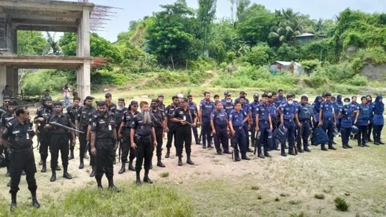 চট্টগ্রামে সর্ববৃহৎ যৌথবাহিনীর অভিযান জঙ্গল সলিমপুরে শুরু