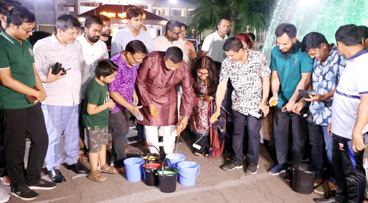জেলা প্রশাসনের উদ্যোগ,  সড়ক সেজেছে আলপনায়