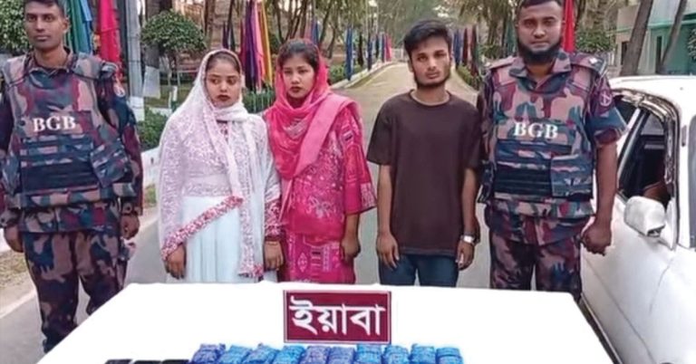 প্রাইভেটকারের তেলের ট্যাংকে ৪২ হাজার ইয়াবা, টেকনাফে আটক ৩